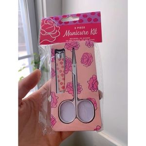 🎀 FREE ONLY W/ ONE Purchase from my Closet❗️Nail Clippers, Scissors, Nail Block